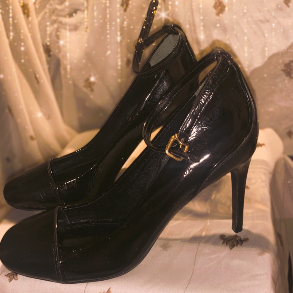 Tory Burch vintage black heels Stylish.hard to find this style .